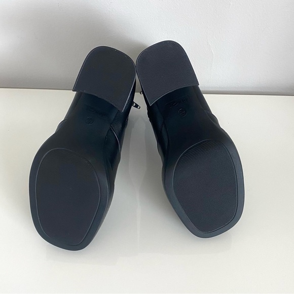 NWOB Rouge Helium Black Ankle Boots - Picture 9 of 10